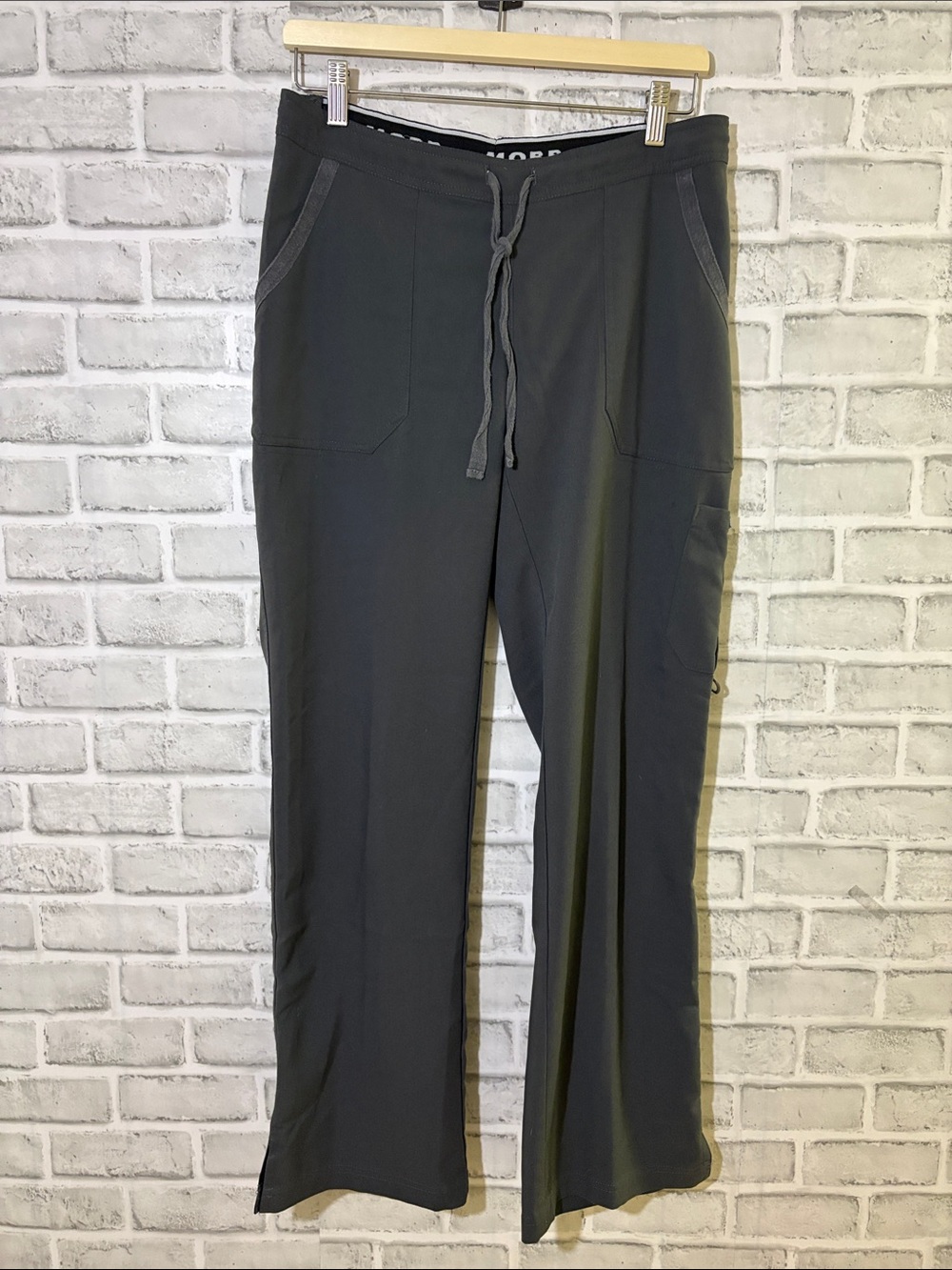 MOBB gray Elastic Waist scrub pants, small